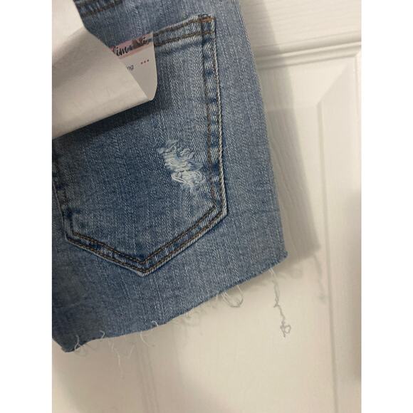Almost famous jean shorts size 0 nwt - Picture 5 of 6